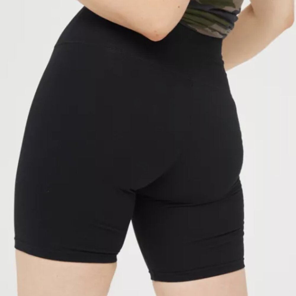 NWOT OFFLINE By Aerie OG 7" Bike Short